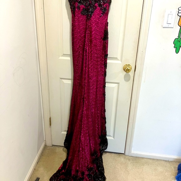 Beautiful Beaded Prom Gown - Size 0 - Picture 2 of 6
